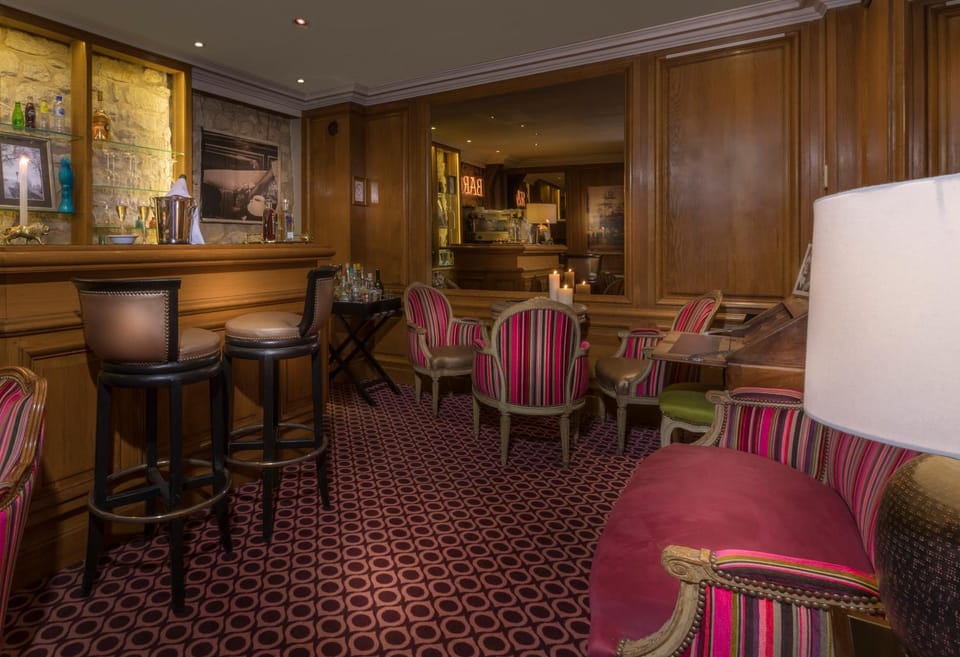 Lounge or bar