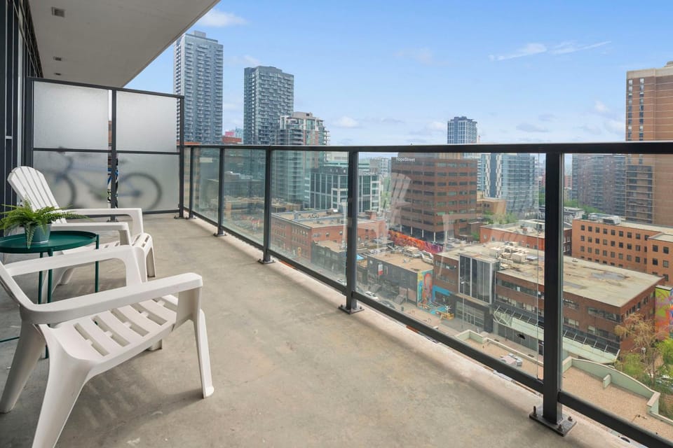 Property building, Patio, Day, View (from property/room), Balcony/Terrace, Seating area, City view