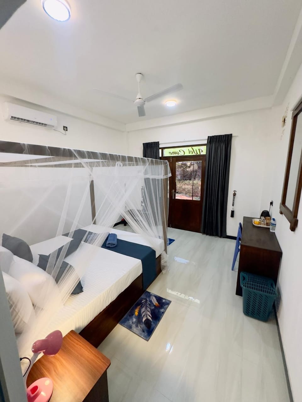 Bed, Living room, Photo of the whole room, air conditioner