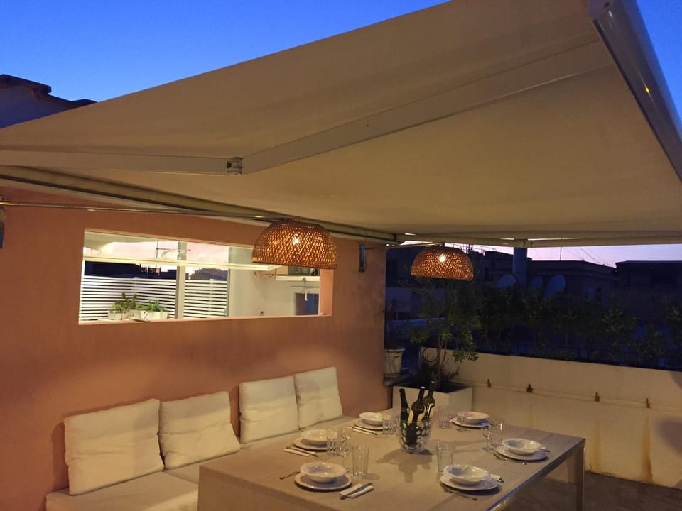 Patio, Balcony/Terrace, Living room, Seating area, Dining area