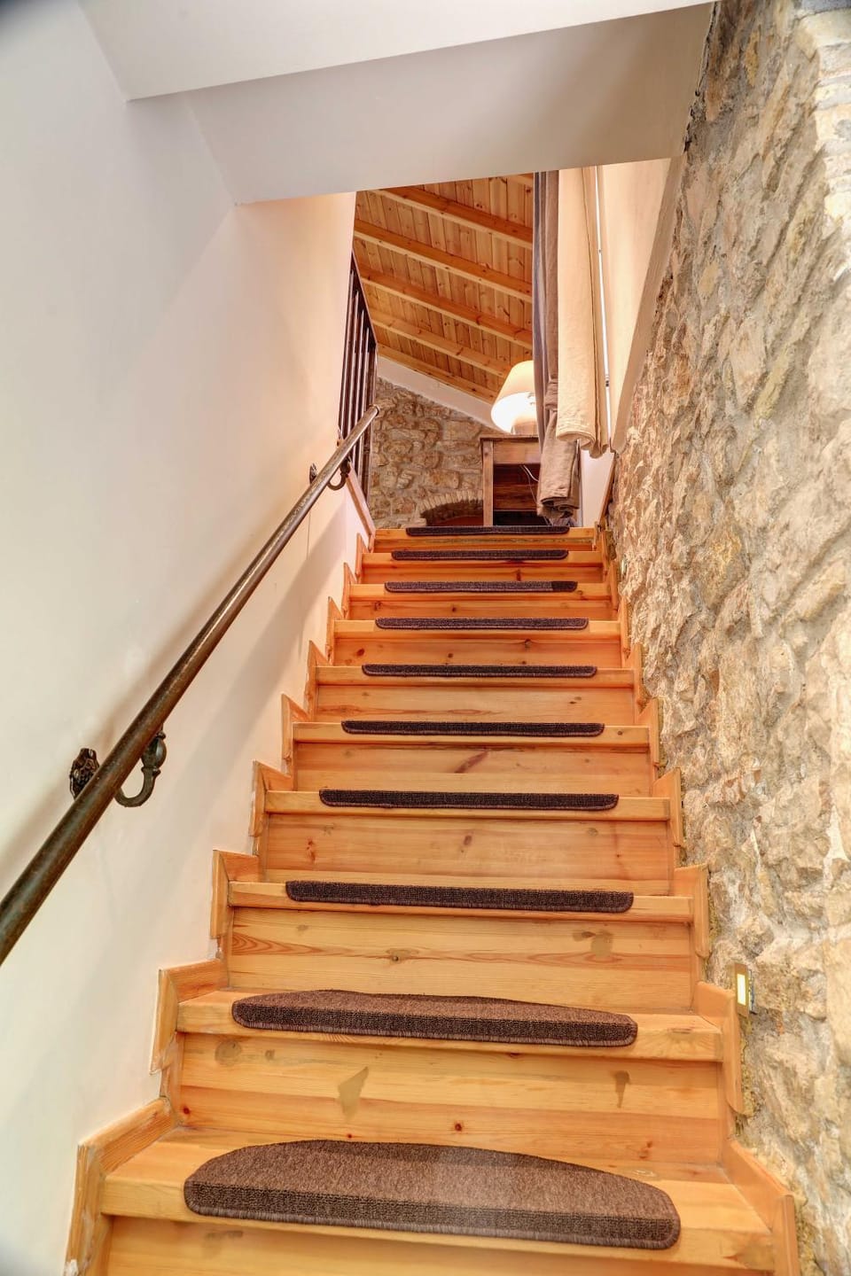 Luminous 2BD stone Apt in the alleys of Corfu town Apartment in Corfu