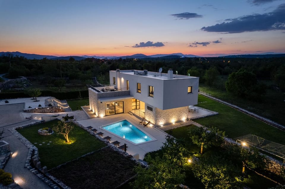 Modern Villa M30 with private pool, 3 en-suite bedrooms Villa in Split-Dalmatia County