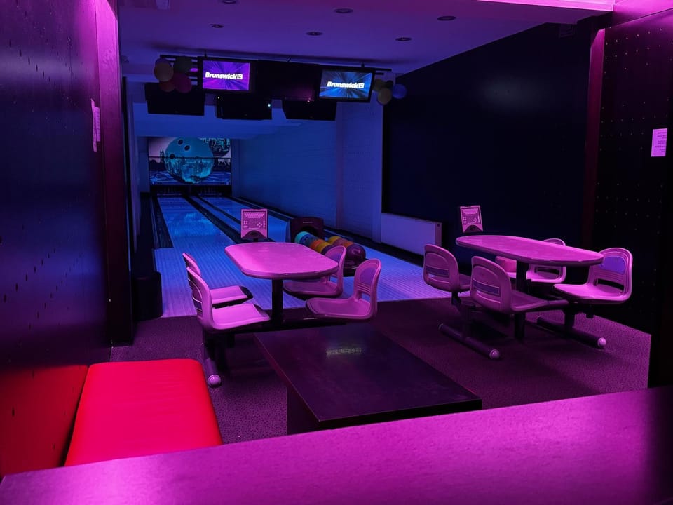 Property building, Restaurant/places to eat, Bowling, Nightclub / DJ, Drinks, Alcoholic drinks, Non alcoholic drinks