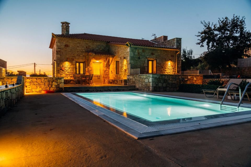 Property building, Swimming pool, sunbed