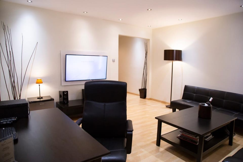 TV and multimedia, Living room, Seating area