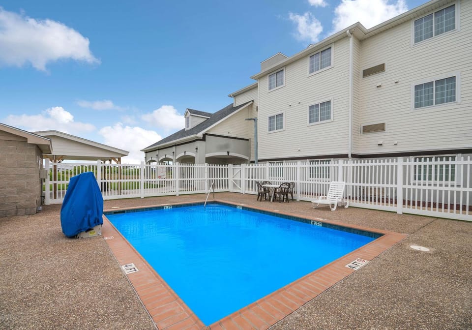 Day, On site, Pool view, Swimming pool, Time of day, ADAM