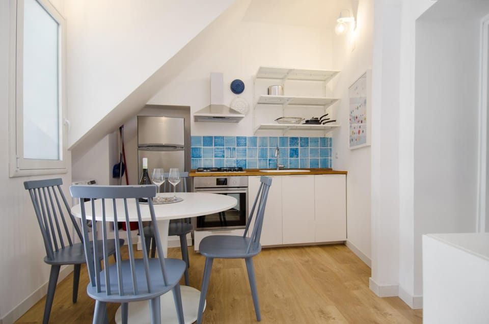 Kitchen or kitchenette, Living room, Dining area