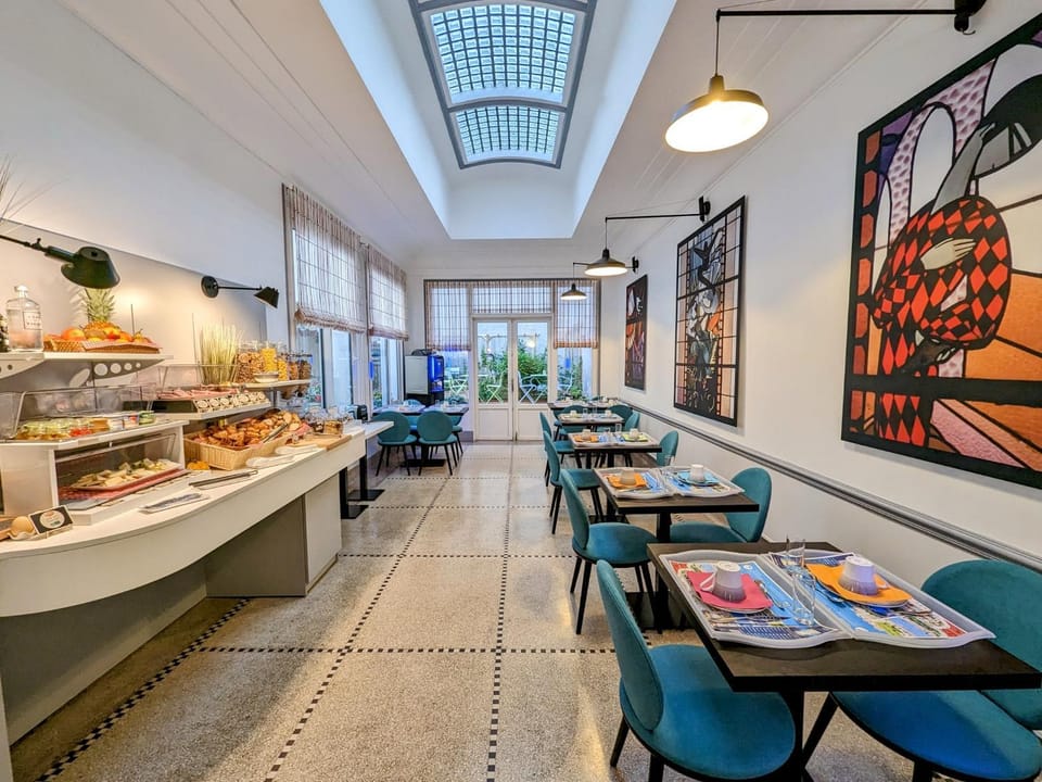 Property building, Breakfast, Buffet breakfast