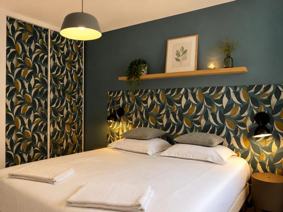 Bed, Photo of the whole room, Bedroom