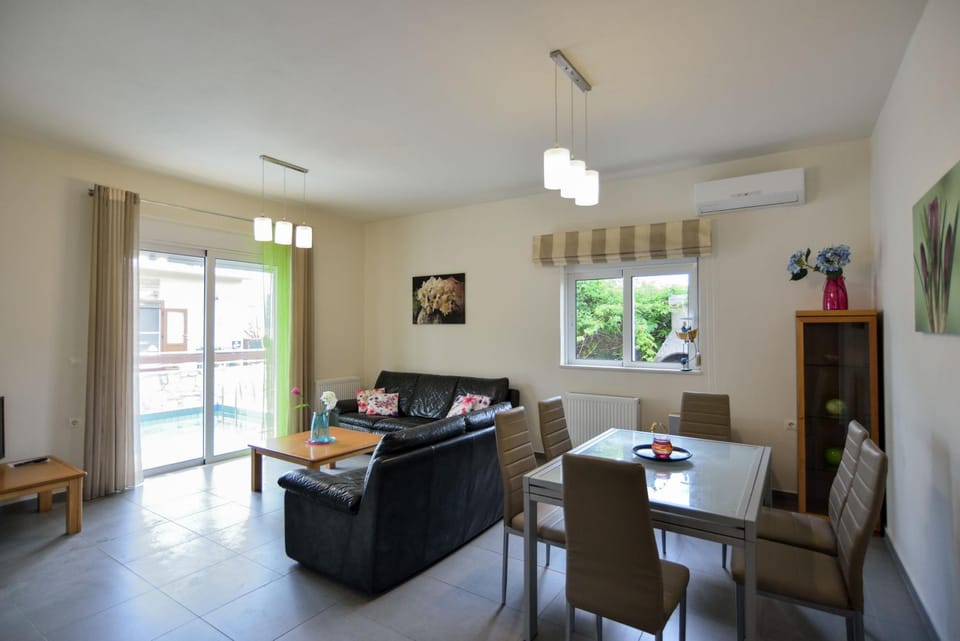 Living room, Seating area, Dining area, On site