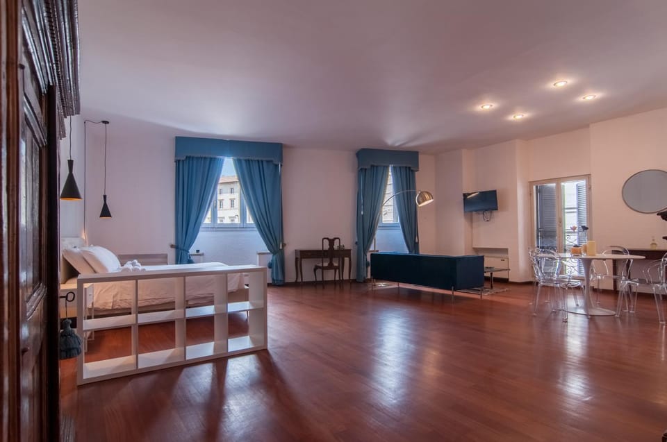 Bed, Seating area, Bedroom