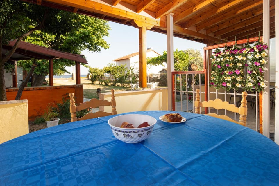 Sea view, Inner courtyard view