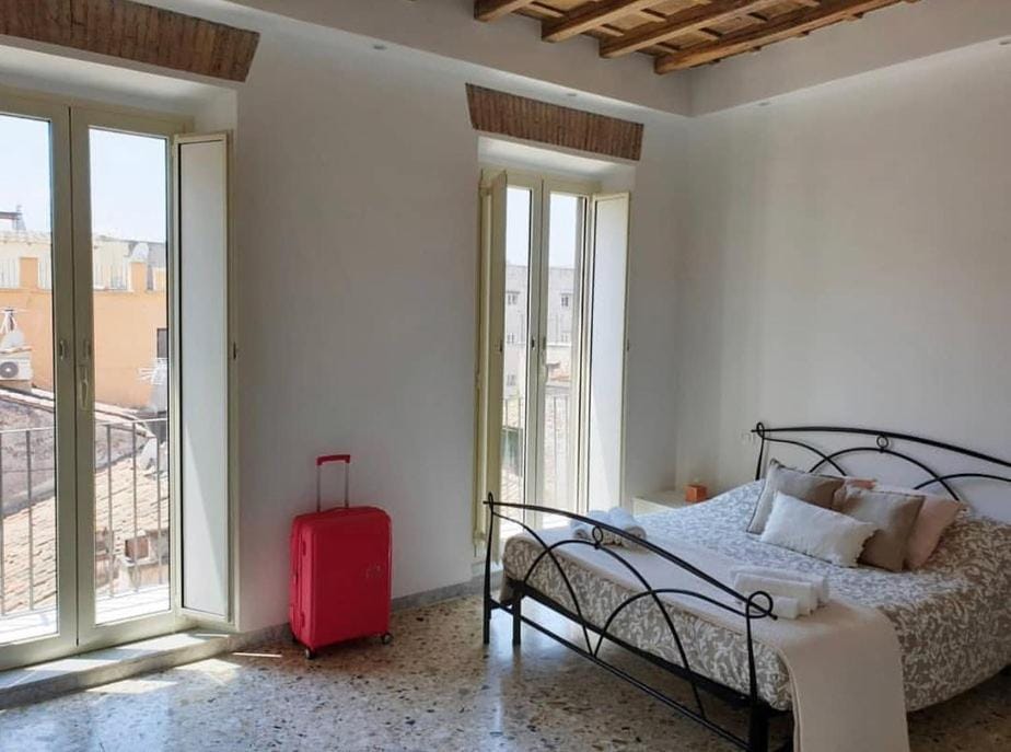 Bed, View (from property/room), Balcony/Terrace, Photo of the whole room, Bedroom, City view, Landmark view