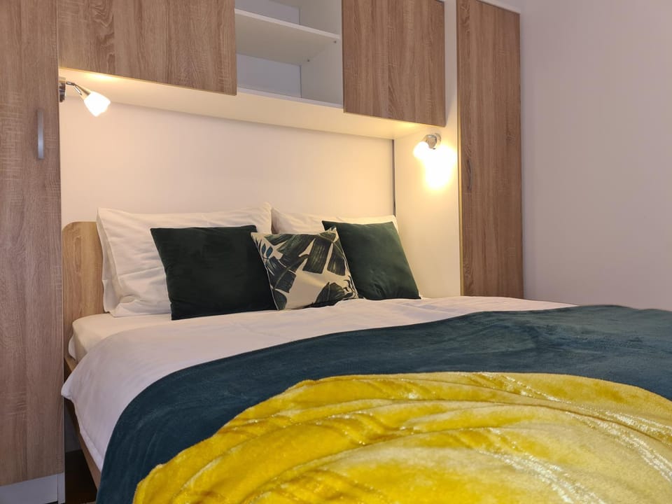 Bed, Bedroom
