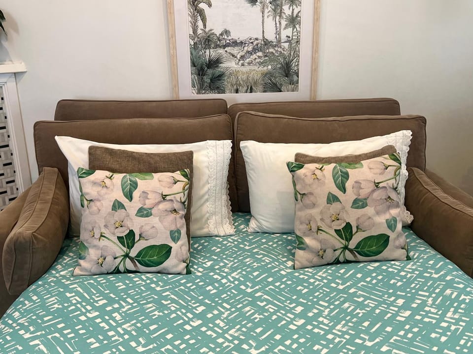 Bed, Living room
