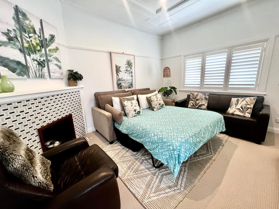 Bed, Living room