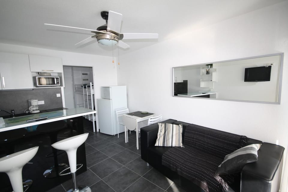 TV and multimedia, Kitchen or kitchenette, Living room, Dining area