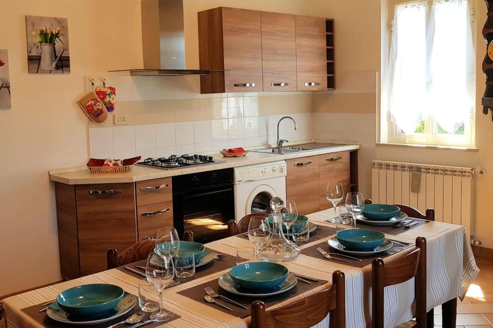 Kitchen or kitchenette, Dining area, pet friendly, stove