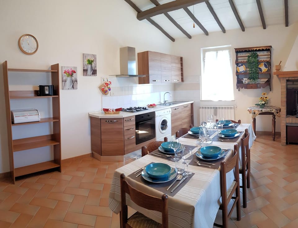 Kitchen or kitchenette, Dining area, pet friendly, stove