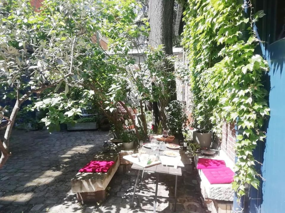Patio, Garden, Dining area, Garden view