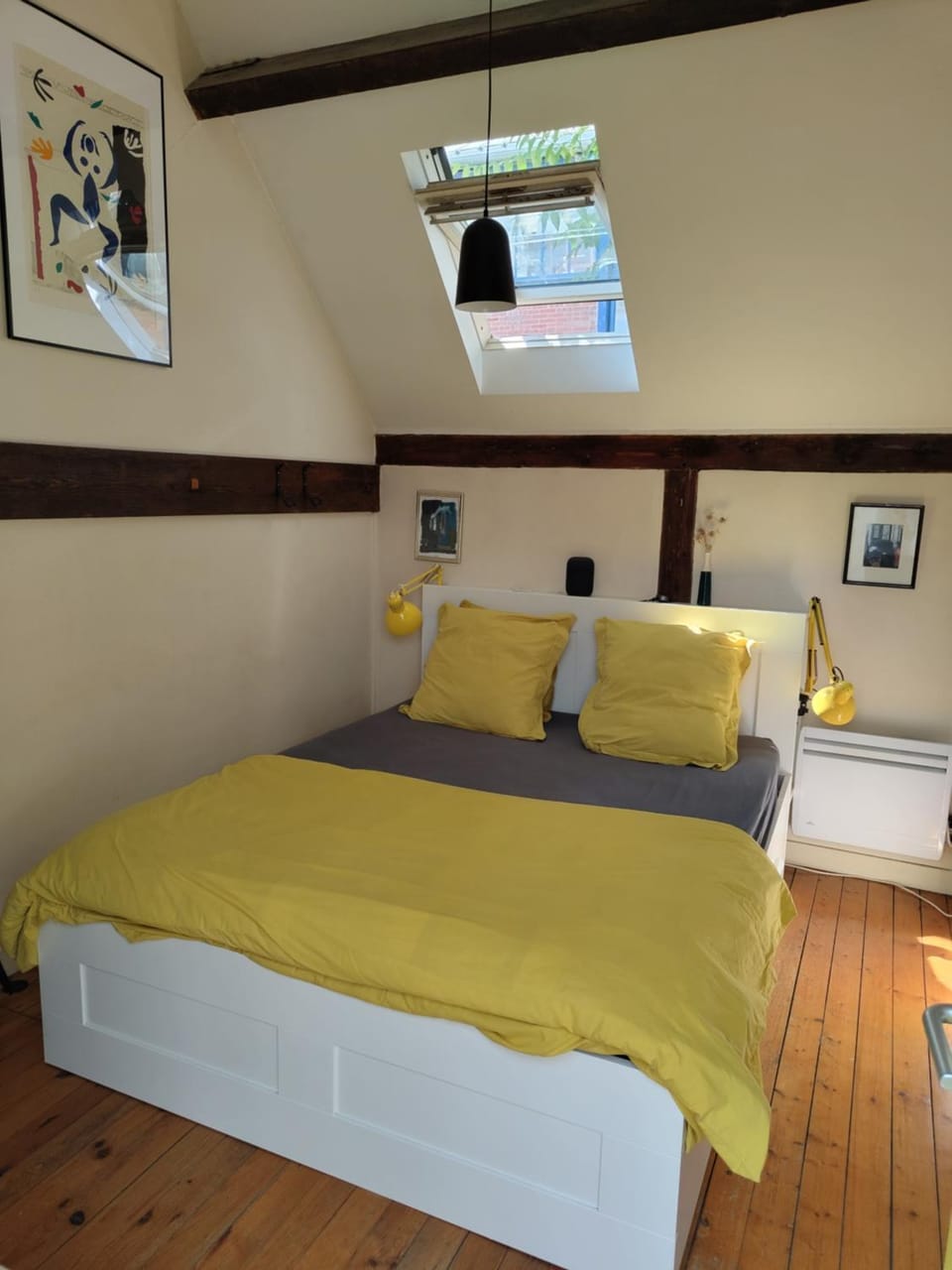 Bed, Photo of the whole room, Bedroom