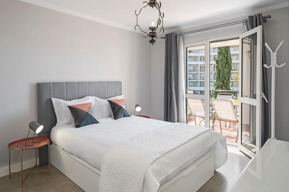 Bed, Balcony/Terrace, Photo of the whole room, Bedroom