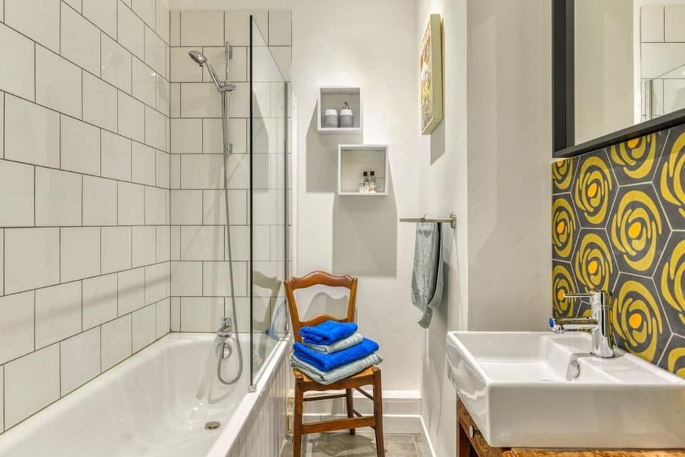 Bathroom, Bath, towels