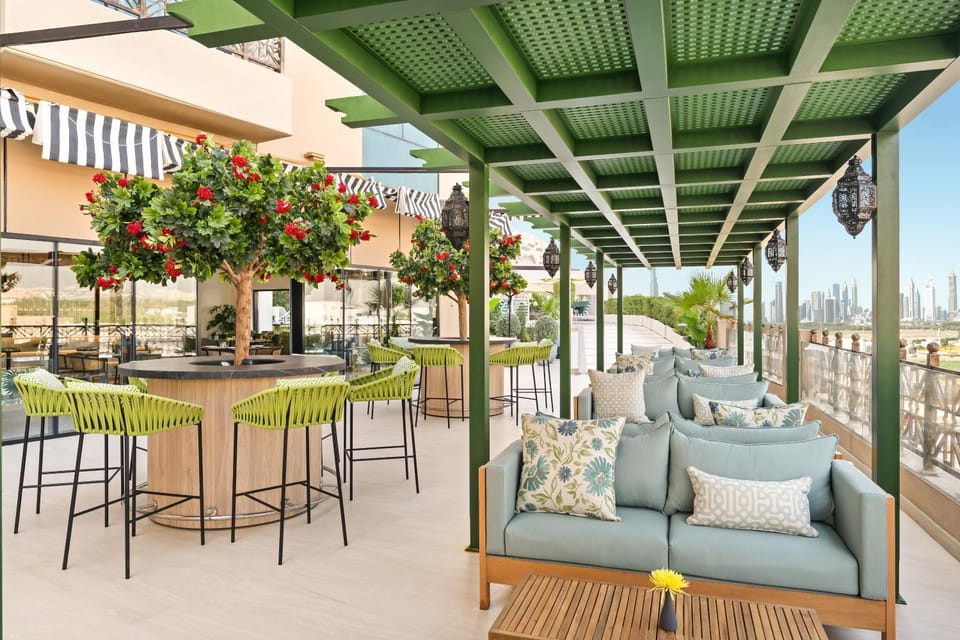 Restaurant/places to eat, Balcony/Terrace