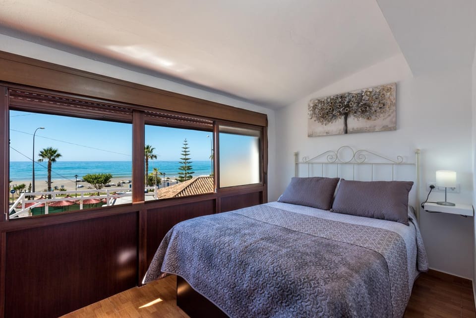 Property building, Living room, Bedroom