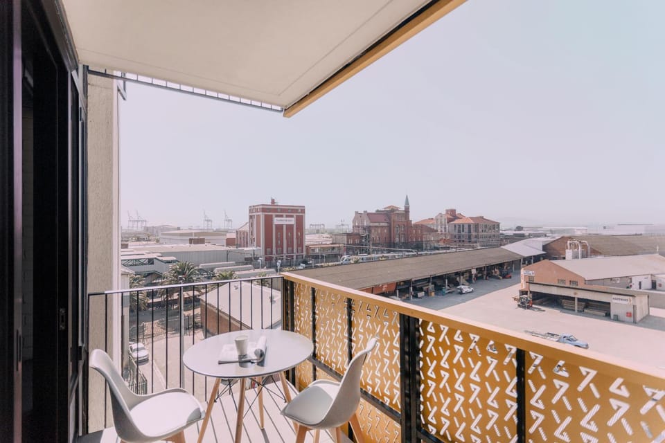 Balcony/Terrace, City view, Street view
