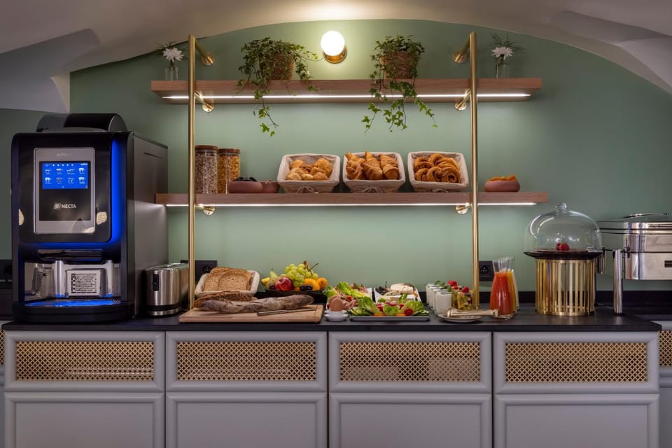 Food and drinks, Food, Breakfast, Continental breakfast
