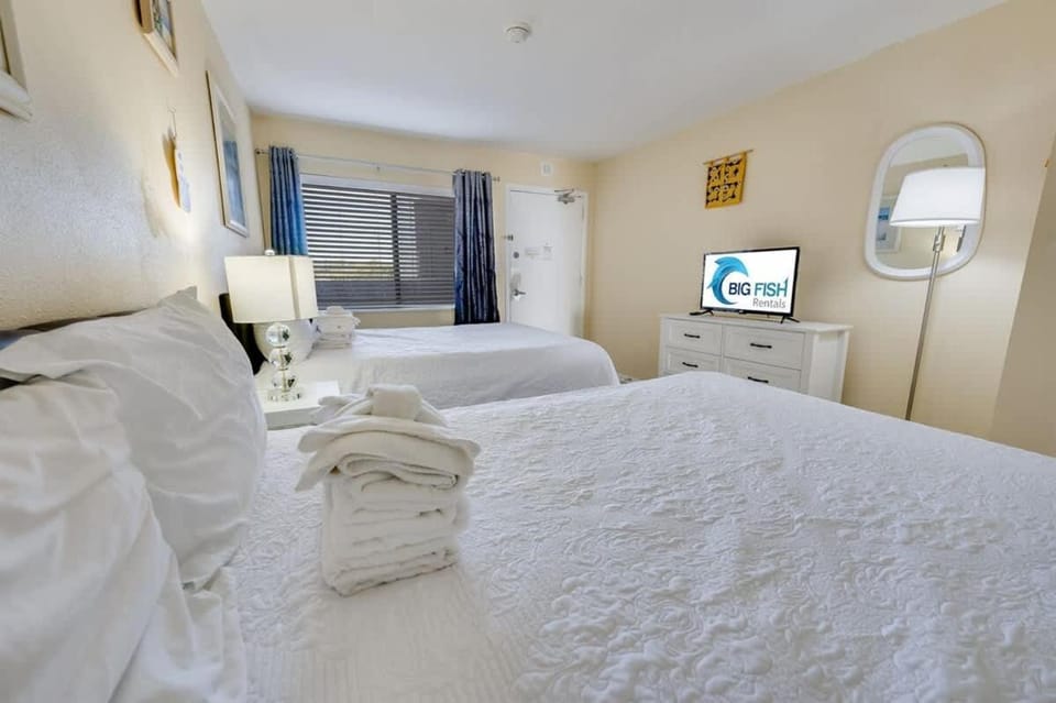 Romantic Oceanfront View, Discounted, Pools House in Myrtle Beach