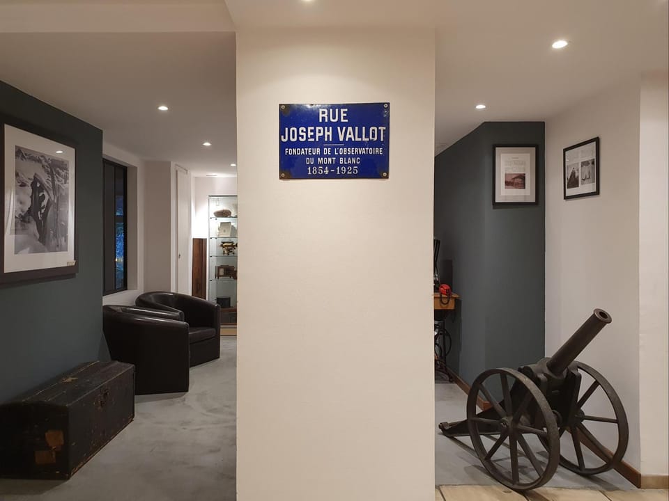 Property building, Lobby or reception