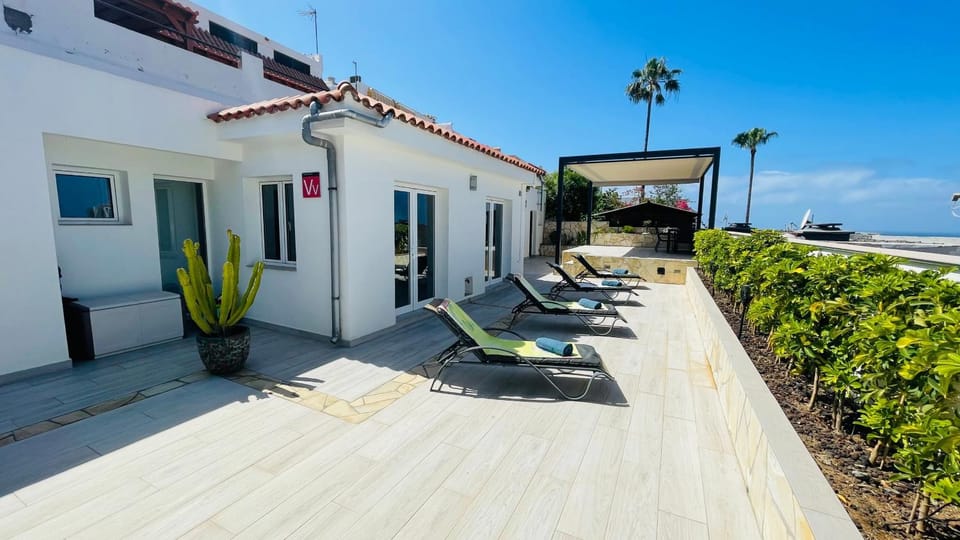 Property building, Day, View (from property/room), Balcony/Terrace, Balcony/Terrace, Sea view, sunbed