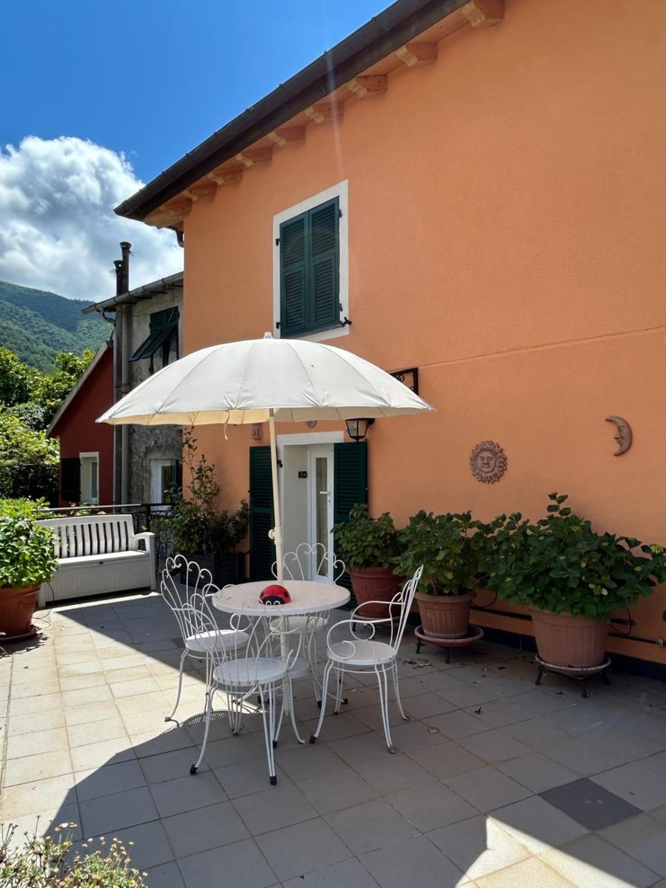 Property building, Patio, Natural landscape, View (from property/room), Balcony/Terrace, Dining area, Mountain view