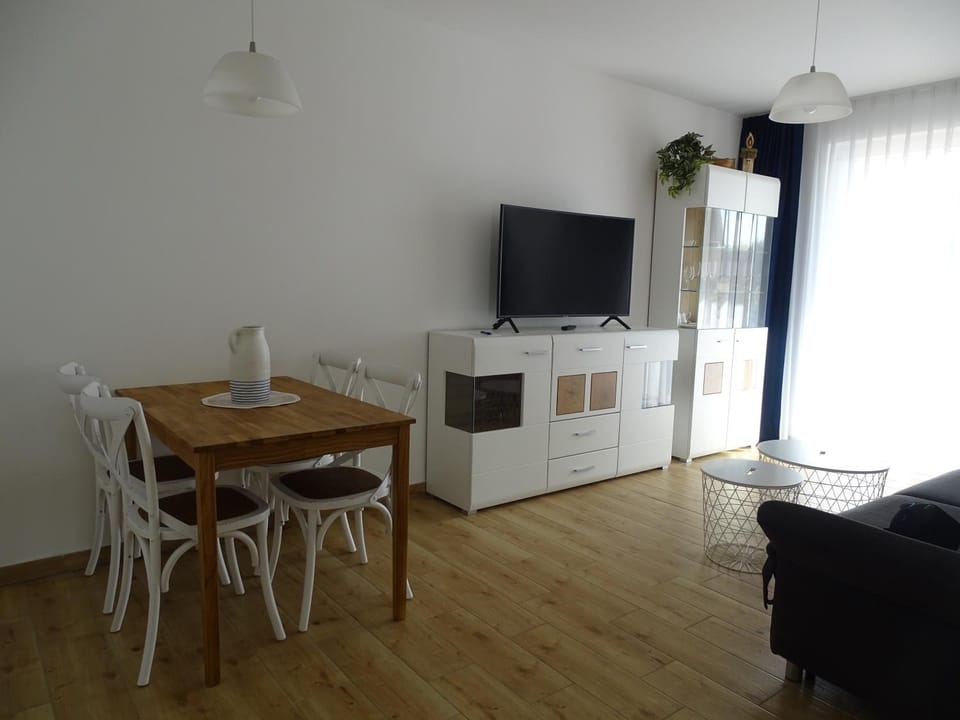 TV and multimedia, Living room, Decorative detail, Dining area
