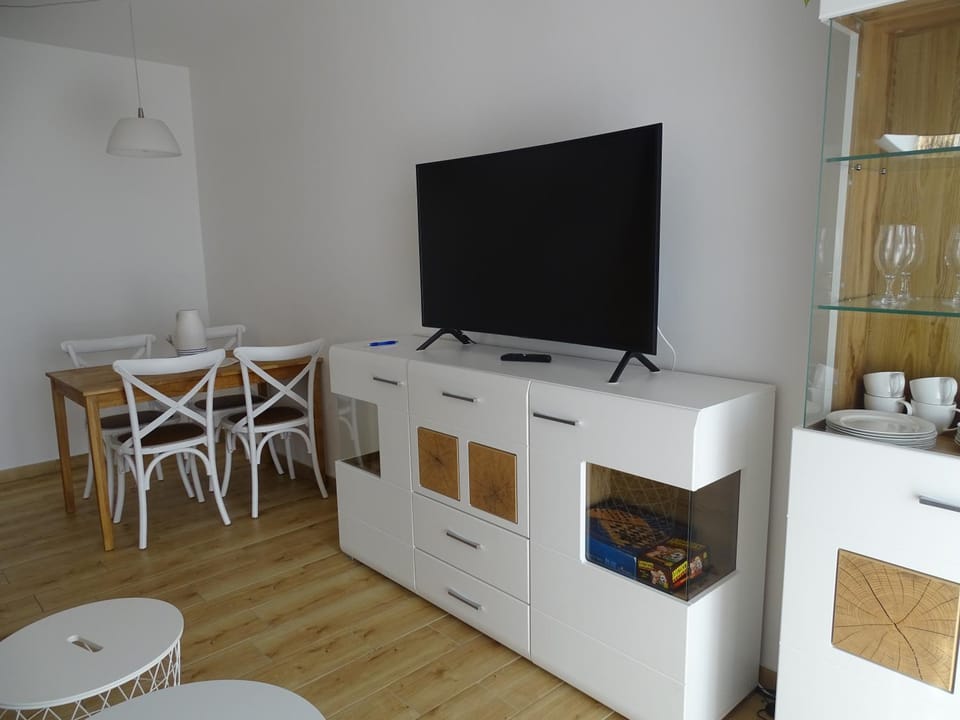 TV and multimedia, Living room, Dining area