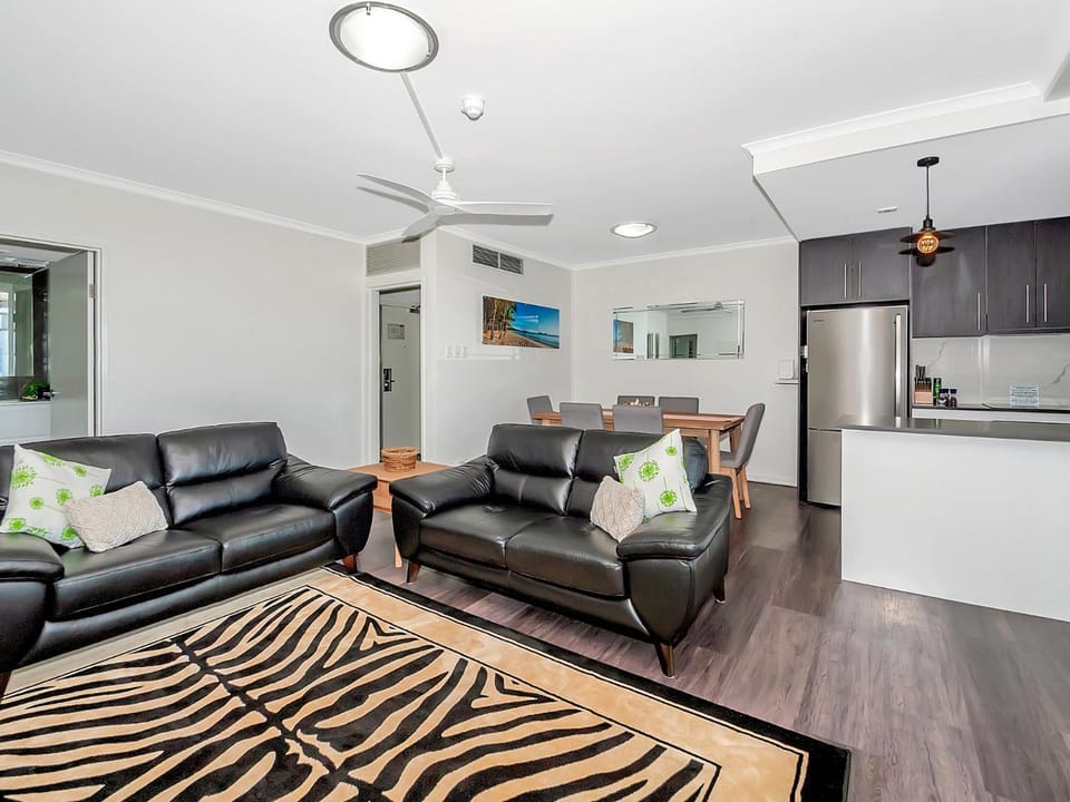 Luxury waterfront sea view apartment - do not book Apartment in Cairns
