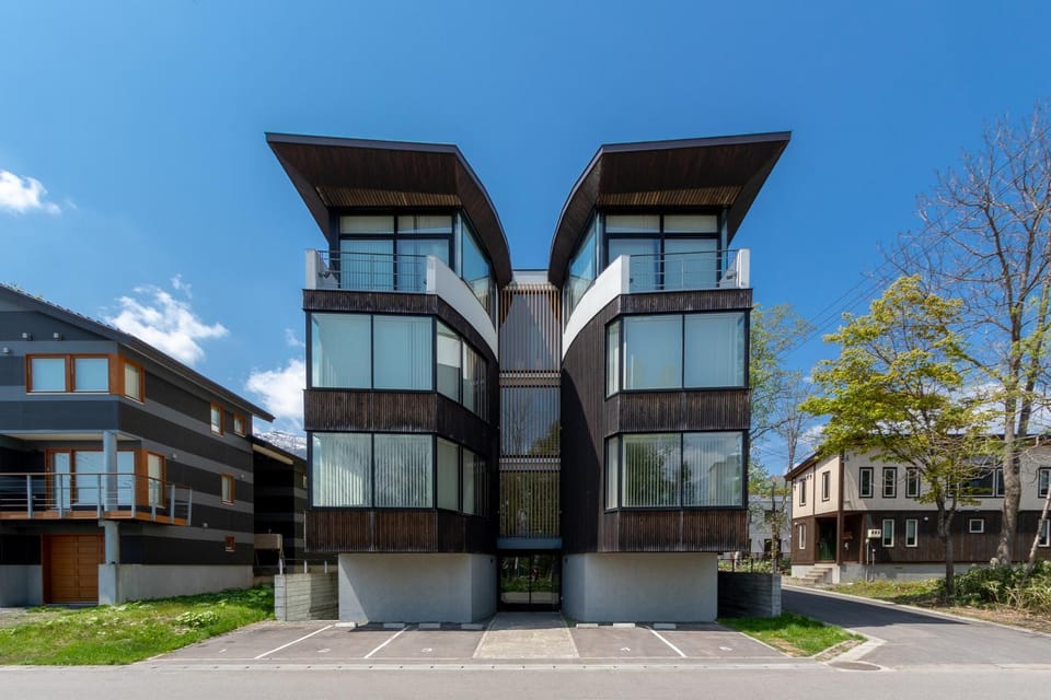 Property building, Facade/entrance