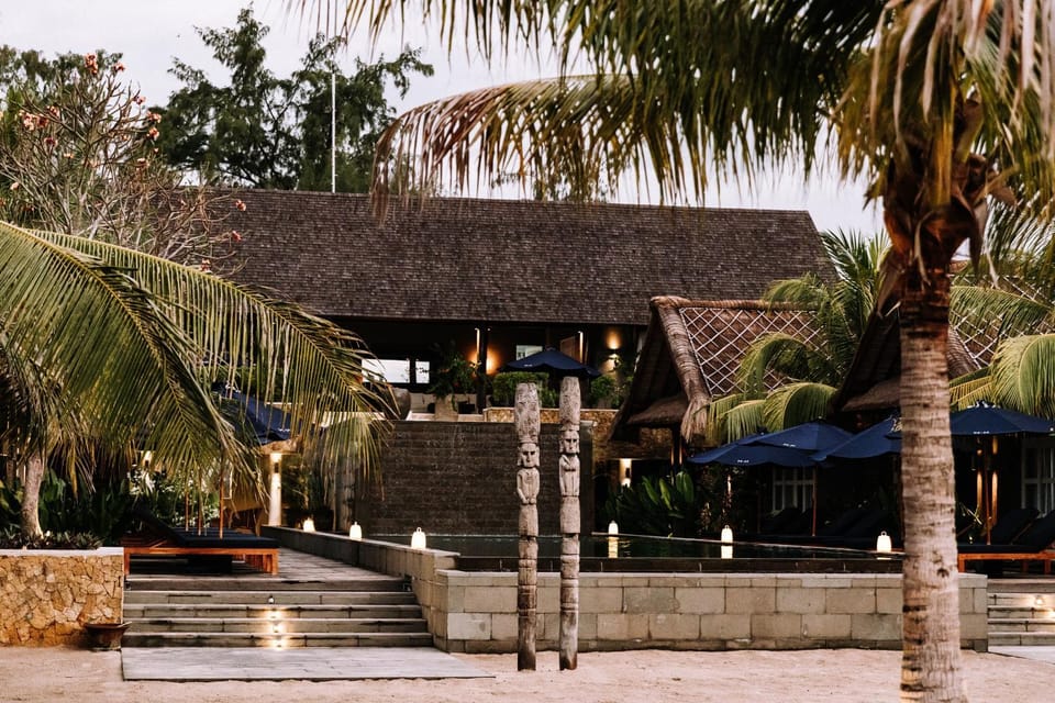 Property building, Decorative detail, Swimming pool