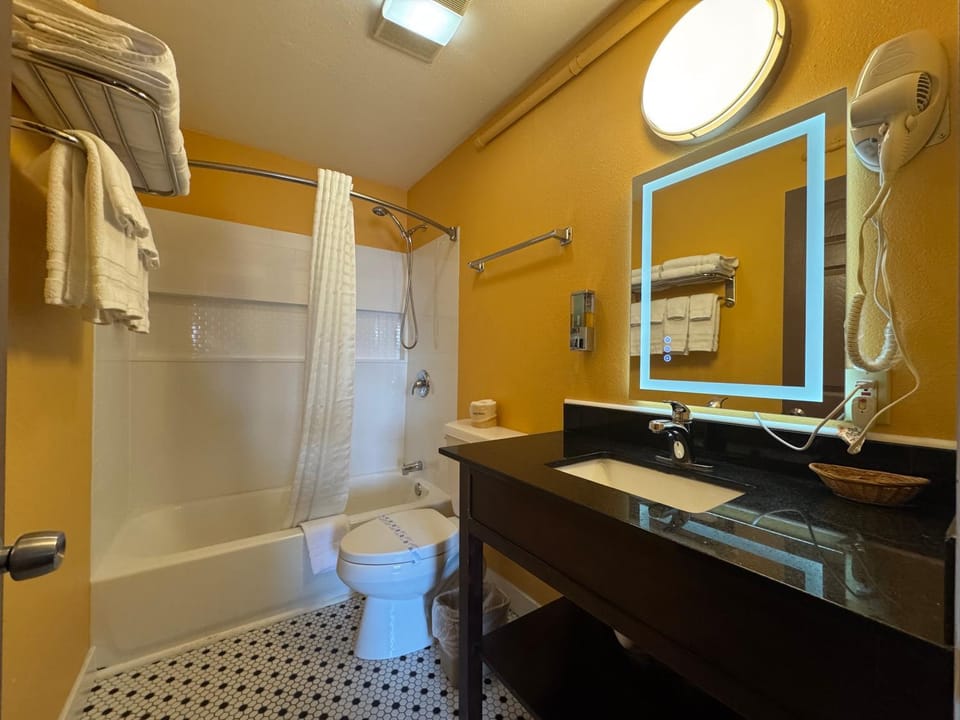 Toilet, Bathroom, Bath, towels