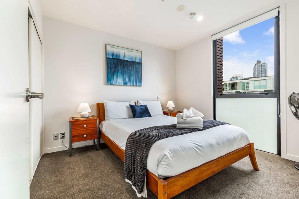 Beautiful 2BR - Pool, Gym & Parking Zodiak Stays Apartment in Auckland