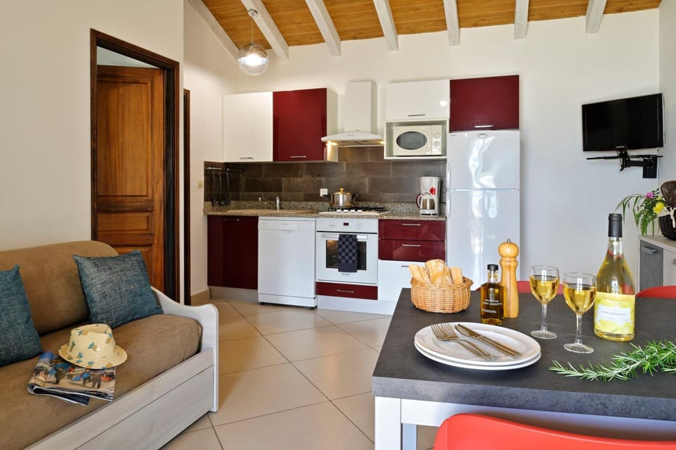 Kitchen or kitchenette, Living room