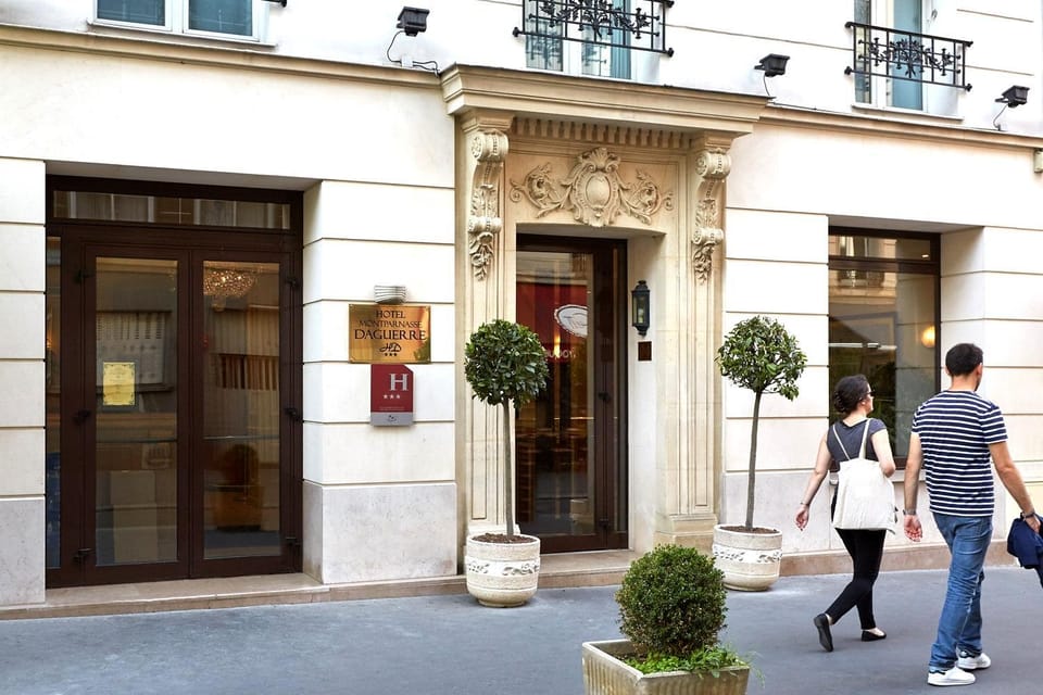 Property building, Facade/entrance