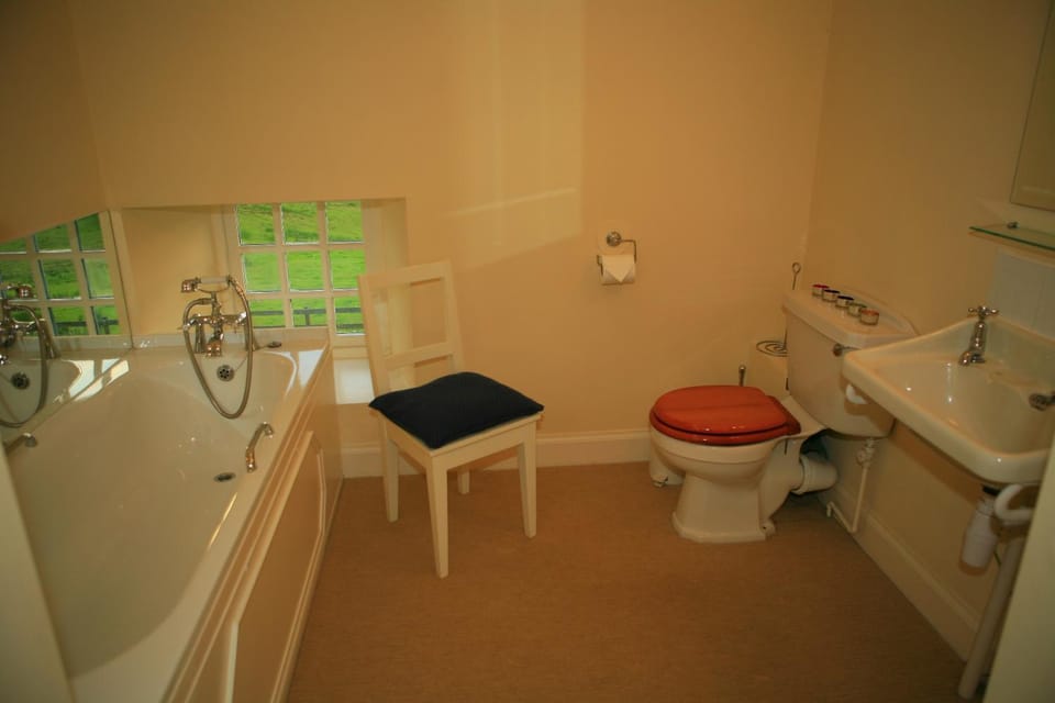 Arndean Cottages House in Scotland