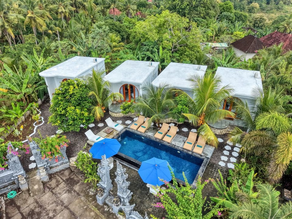 Property building, Bird's eye view, Swimming pool