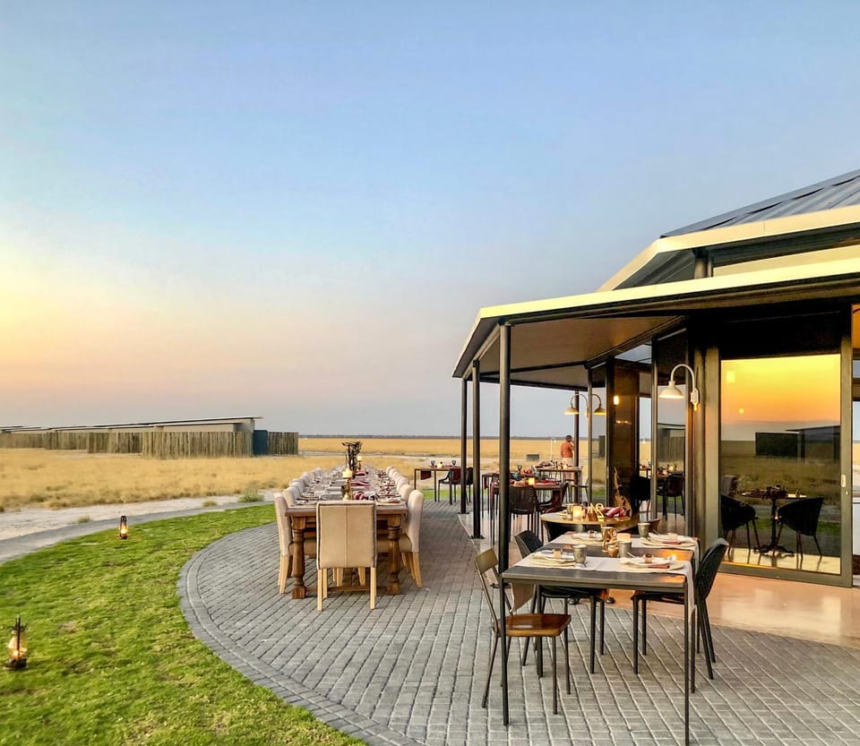 Property building, Restaurant/places to eat, Day, Natural landscape, View (from property/room), Dining area, Breakfast