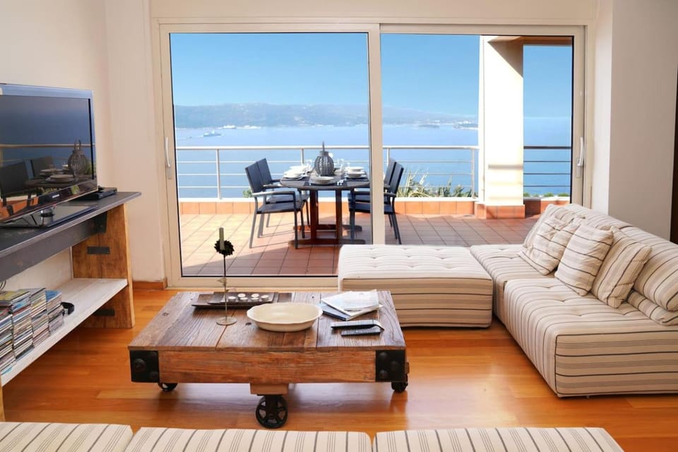Communal lounge/ TV room, TV and multimedia, Living room, Seating area, Sea view