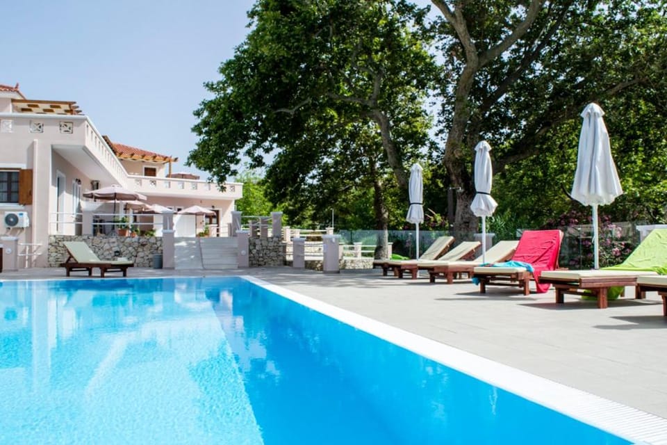 Property building, Day, Pool view, Swimming pool, sunbed