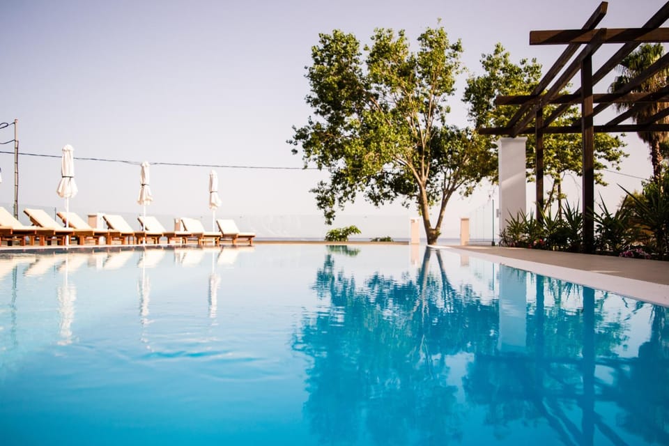 Day, Natural landscape, Pool view, Swimming pool, sunbed